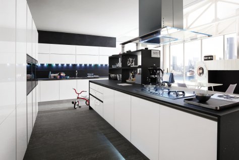 Cucina Moderna Bianco Lucido e Melanzana Lucido - Slim Cucina Moderna Bianco Lucido e Melanzana Lucido - Slim